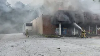 Family Dollar in Atlanta on fire