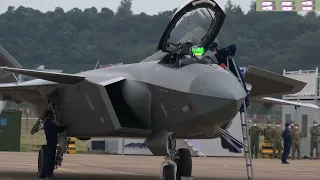 Pilot onboarding and Engine Startup of J-20 fighter in Zhuhai Airshow 2022.