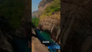 Cliff jumping in tamhini😍 #travelshorts #plusvalley #tamhinighat #devkundwaterfall #devkund #shorts