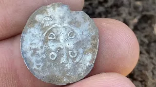 THE COIN IS 1000 YEARS OLD AND I THOUGHT THE BEER CAP! SUBTITLES!