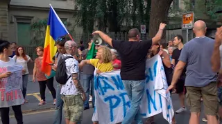 No Green Pass Torino, discussione tra manifestanti: signore vogliono testa corteo