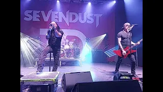 Sevendust-Dying to live *Live*