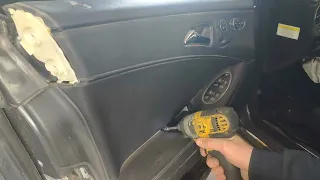 Как снять обшивку карту  двери MERCEDES W219 CLS 550 Mercedes W219 removal front door panel