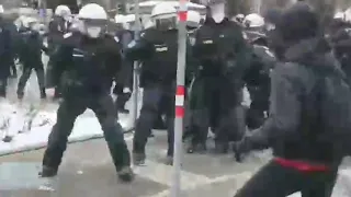 Polizei vs. Antifa bei "Corona-Demo" in Wien, 16. Jänner 2021 - Covid-19