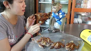 Donnal Very Surprise Eat Fry Quail With Mom Donnal | Donnal So Much Like Fry Quails