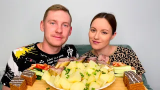 МУКБАНГ КАРТОШКА СО СКУМБРИЕЙ ТОРТ ПЕЧЕНЬЕ ответы на вопросы MUKBANG POTATO WITH MACKEREL CAKE