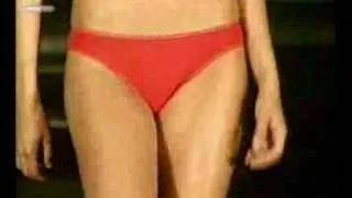 fashiontv | FTV.com - TENDANCE HOT RED LINGERIE FEM AH 2004/2005