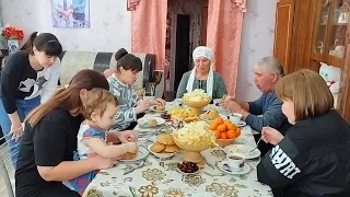 life of a friendly family in a Tatar village.