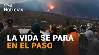 VOLCÁN de LA PALMA: EVACÚAN a 800 PERSONAS más ante el AVANCE de la LAVA | RTVE Noticias