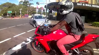 Ninja 300 vs  Honda CBR500R