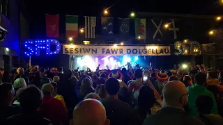 Anweledig - Sombreros yn y Glaw - Sesiwn Fawr Dolgellau 2018