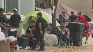 Migrants in Chicago talk about difficult living conditions