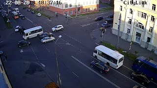 Автомобиль перевернулся после группового ДТП в центре Петрозаводска