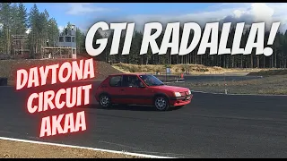 Daytona Circuit | Peugeot 205 GTI radalla | Akaa |