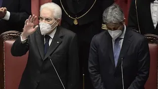 Mattarella giura a Montecitorio, la standing ovation dell'Aula