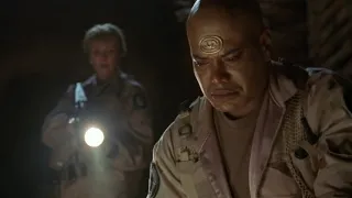 Stargate SG-1 - Season 5 - The Tomb - Teal'c dissects the creature