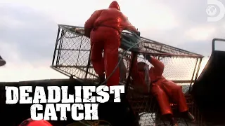 Facing Icy Winter Waters for Opilio Crabs | Deadliest Catch | Discovery