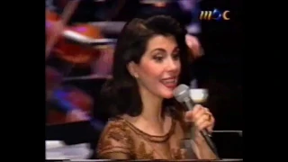 السيدة ماجدة الرومي (مع جريدة) مسرح الأوليمبيا  عام 1998