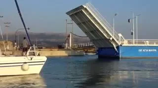 Όταν ανοίγει η πλωτή γέφυρα Λευκάδας...
