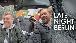 Angeben mit Toni Kroos: Klaas und der Fußballstar unterwegs | Late Night Berlin | ProSieben