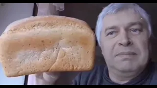 Геннадий Горин крутит хлеб мем оригинал