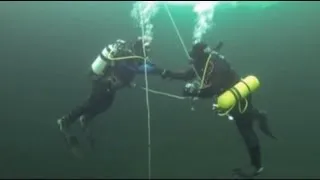 Russian divers reach bottom of lake Labynkr