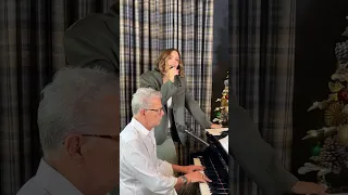 Kat McPhee & David Foster sing 'I'll Be Home for Christmas"