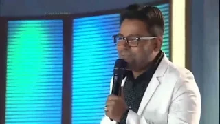 Pablo canta novo sucesso Desapeguei no palco da Xuxa