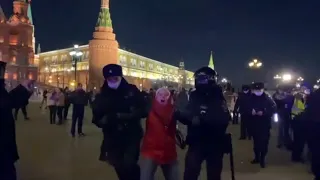 Anti-war protesters arrested in Moscow