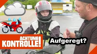 Gesund ANGESPANNT! 🏍️ Erste Motorrad-Fahrstunde im REGEN! | Kabel Eins | Achtung Kontrolle