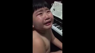 Chinese tiger mum gives harsh music lesson