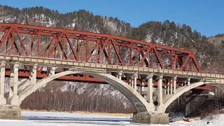 Иду по льду Байкала к Половинной на КБЖД.  On the ice of Baikal along the Circum-Baikal Railway