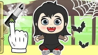 BABY LILY 🦇 Dresses up as the Dracula´s daughter character | Cartoons for Children