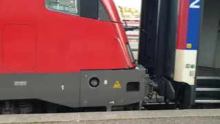 ÖBB Taurus vor SBB Wagen auf DB Geleisen ....im StuttgarterHB auf abfahrt wartend