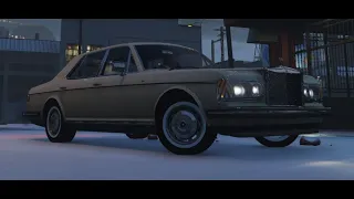 Driving a 1980 Rolls-Royce Silver Spirit Spur in GTA 5