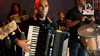 Vocalistas banda Virgílio em sua apresentaçãp  São João D M Costa, 23 06 17 Vídeo 2 2