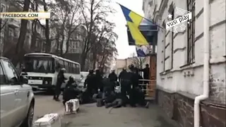 У Києві близько 40 осіб спробували штурмувати управління поліції