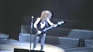 Metallica - Jason Newsted Bass Solo (Toronto, ON, Canada 1986)