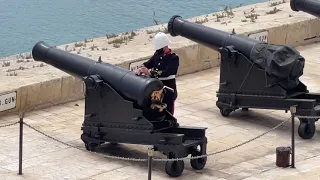 Saluting Battery in Valletta.  Firing of the Cannon at noon.  =) - Valletta Malta - ECTV