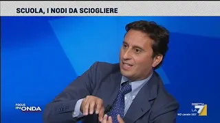 Stipendi, Azzolina: "Quello che prende oggi un insegnante è poco"