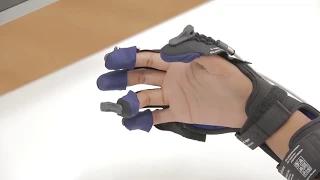 Роботизированная перчатка для восстановления активных движений в пальцах Gloreha.