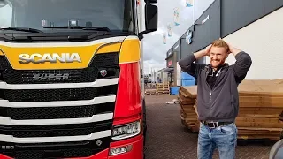 Het klokje rond op pad met de SCANIA, o.a. lossen in de mooie stad achtâh de dùine!