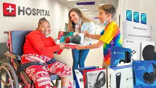 SURPRISING KIDS at the Hospital with CHRISTMAS PRESENTS!!