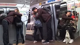 ПРАНК: ОБНИМАЮ ДЕВУШЕК В МЕТРО |  HUGS With Strangers in the Subway