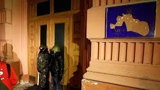 Der Kampf um die Gerechtigkeit: Ukrainische Regierungsgegner besetzen das Justizministerium