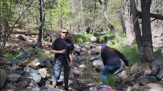 Teaching a first time Gold Panner on Lynx Creek