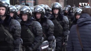 Антикоррупционные протесты в России: Навальный в изоляторе, ФБК опечатан
