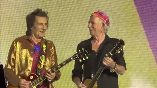 Ronnie Wood and Keith Richards agree to walk the walk