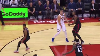 Nikola Jokic's Absolutely Amazing No-look Assist vs. Raptors [03.12.18.]