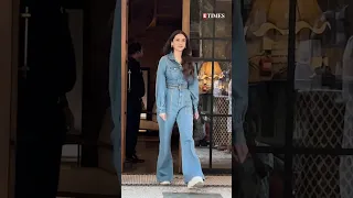 #AditiRaoHydari's cute denim jumpsuit is all you need for a date this weekend!